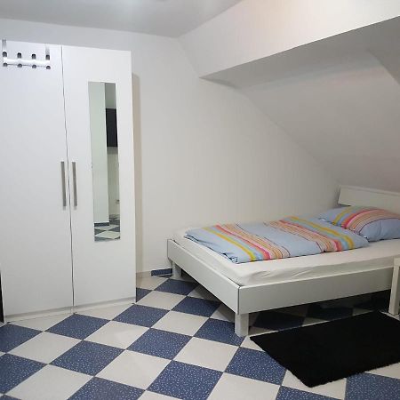Ruhige Gemuetliche Ferienwohnung In Karlsruhe Daxlanden Fuer Monteure, Pendler, Geschaefsreisen, Wochenendreisen Eksteriør bilde